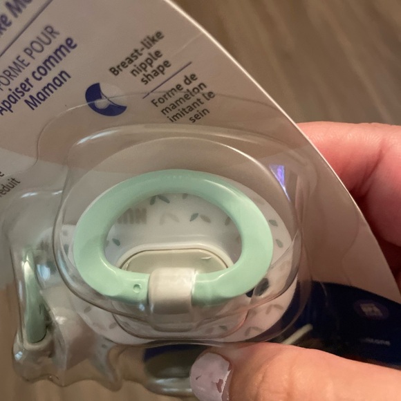 NUK Orthodontic Pacifier Value Pack - Green and White Glow in the Dark 0-6M -NWT - Picture 3 of 6